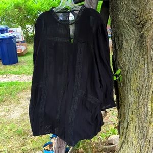NWoT: H&M ✨🖤black viscose🖤✨ "silk feel" LS blouse w/ LACE detailing, Sz M